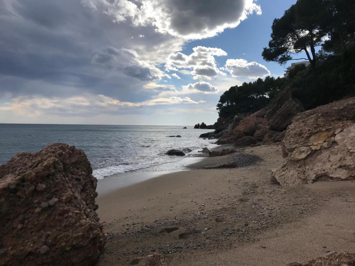 Ático de diseño sobre la Cala de las Sirenas!! Miami Platja  Exterior foto